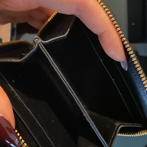 Authentic Black Mini Prada leather zip-around wallet - Picture 3 of 6